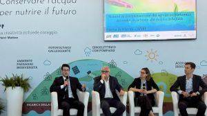 Acqua azzurra, acqua scarsa: come usarla meglio