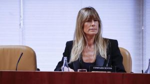 Legitimidad para dirigir una cátedra extraordinaria