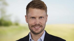 Folketingsmedlem og hestemand går ind i dressurdebatten: 'Ridning skal ikke dele os op'