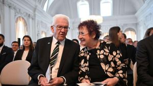 Promis, Ballett und viele warme Worte: So verabschiedet sich Kretschmann nach 15 Jahren als Landeschef