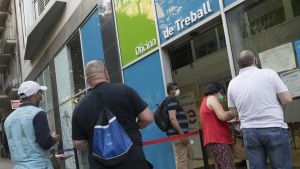 La Generalitat reforzará las oficinas de empleo para ayudar a encontrar trabajo a los migrantes de la regularización