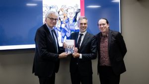 Bij boekpresentatie ‘Het experiment-Schoof’ koestert alleen Dick Schoof mooie herinneringen