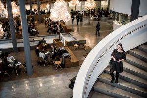 Høj arbejdsløshed blandt nyuddannede rejser spørgsmål om universiteters markedsføring