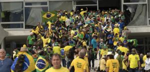 Pesquisas mostram que o golpe ainda respira