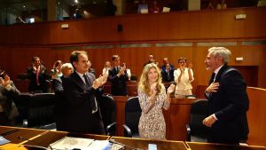 Jorge Azcón, investido de nuevo presidente de Aragón gracias a Vox