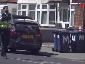 Londra, due persone accoltellate nel quartiere ebraico: le immagini