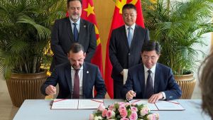 Un puente de 9.000 kilómetros: Mieres firma su amistad con una ciudad china en plena transformación