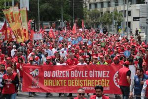 Asla yalnız yürümeyeceğiz!