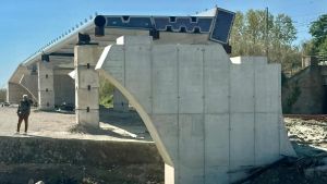 Ponte ciclopedonale sul Chienti. Il cantiere resta abbandonato