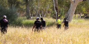 ‘1930s policing’: the tactics police are using in the hunt for missing Alice Springs girl Sharon Granites