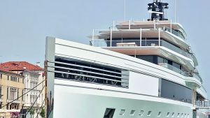 Concessione di dieci anni per gli spazi per mega yacht a Venezia