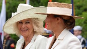 Nella gara “quanto si può sopportare?”, dopo tre voti, Melania batte Camilla