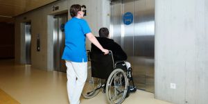Der Pflegenotstand ist schon sichtbar – aber der Nationalrat zeigt sich erstaunlich unbeeindruckt