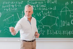 Öğretmen saygınlığı neden düşüyor? Sosyal medya etkisi tartışılıyor