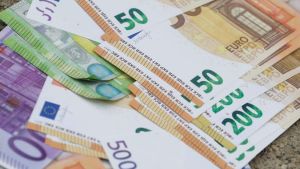 SRCE: Krpljenja budžetskih rupa novim kreditima stvara veliku štetu