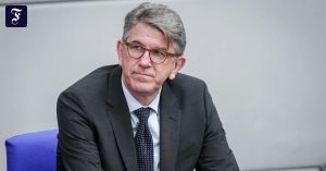 Kulturstaatssekretär darf Buchhändlerinnen nicht als „extremistisch“ bezeichnen