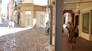 La mappa delle vetrine spente, 70 chiuse: non ci sono strade senza locali sfitti