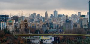 Vingt ans de sanctions économiques, 16 000 frappes et 50 % d’inflation, pourquoi le régime des mollahs ne tombe‑t‑il pas ?