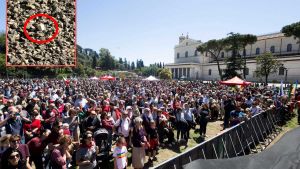 Con due palloncini esplosi sarebbe stata tentata strage