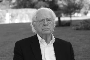 “Es complicado apartarse del canon en la práctica literaria”