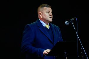 «Карающий перст» Клинтона»: физиогномист разобрал пафосное воззвание Залужного к сыну, которого у него нет