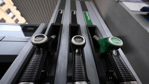 Taglio delle accise prorogato di 21 giorni: 20 centesimi per il diesel, ma “solo” 5 per la benzina che “salirà a 1,929 euro al litro”