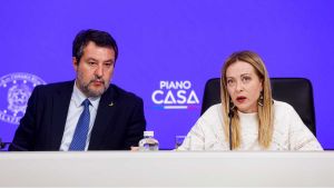 Liti, bozze fasulle. Salvini si scontra con Giuli, Meloni sbotta. I Berlusconi sempre più lontani
