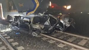 Auto sui binari fa deragliare due treni tra San Donà e Ceggia: imputato chiede la messa alla prova