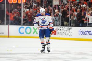‘Change the coach, ideally the GM too’: Oilers fans react to earliest playoff elimination since 2021
