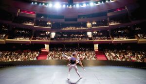 Cinéma, musée, théâtre, opéra, concert… Pourquoi les Français sortent moins
