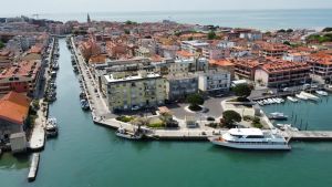 Asparagi a Fossalon, bikers al palasport e inaugurazione Git: al via la stagione 2026 a Grado