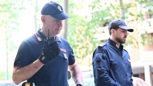 Pestaggio in via Murri. Lo inseguono in tre mentre torna dal lavoro, bastonato per il telefono