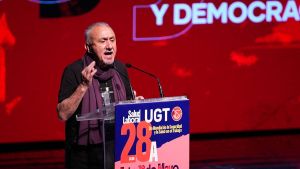 Cuando la inversión en políticas públicas se recorta, el salario de las personas trabajadoras se hunde