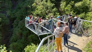Alle wollen an den Bodensee! Menschen strömen am 1. Mai auf die Mainau und in die Marienschlucht