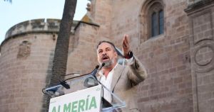 Abascal traspasa todos los límites contra Sánchez en el arranque de campaña: 