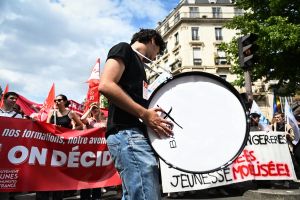 Bras de fer politique et social autour du 1er mai