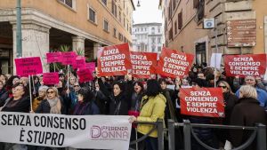 Rapporti sessuali con aggancio social: la ragazzina pagata con soldi e droga
