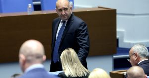 Радев получава свръхвласт. Кой може да му противостои?