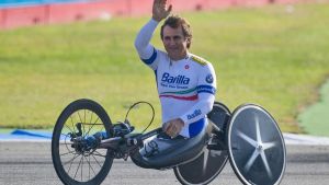 Chi era Alex Zanardi, la velocità nel dna e quei 2 incidenti che gli segnarono la vita: storia di un campione