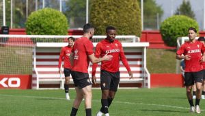 El Sporting recibe al Ceuta con Otero y Corredera apuntando al once y con la ausencia de Brian Oliván