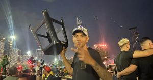 ‘Camarote da Shakira’: improvisos são vendidos a 50 reais em Copacabana