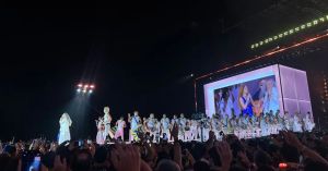Shakira desafina com Maria Bethânia e público salva gafe musical