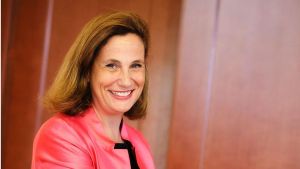 La lezione di Ilaria Capua: “Umili, unite e resistenti. Care donne, non mollate”