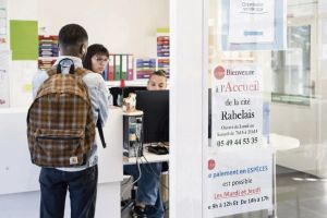 « Si un étudiant étranger décide de se réorienter, il peut recevoir une OQTF » alerte Manon Moret, secrétaire générale de l’Unef