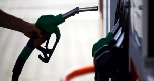 PS insiste na descida do IVA dos combustíveis e chama ao Parlamento representantes das petrolíferas