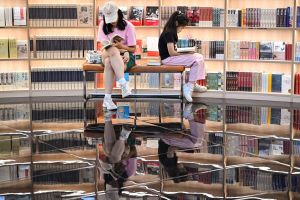 In an Age of Doom Scrolling, Asia’s Book Market Is Thriving