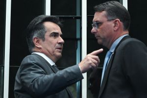 Direita se divide sobre qual o momento ideal para firmar aliança com a centro-direita