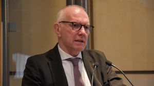 Il governatore della Valle d’Aosta Testolin è ineleggibile, la Giunta cade ma lui è pronto a fare appello