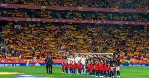 Respeto a los himnos, salvo si es el español