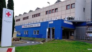 Cecina, offese e mani addosso al pronto soccorso: arrestato un 32enne livornese